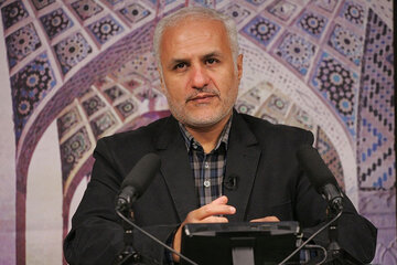 حسن عباسی مفسر قرآن شد: جنود حضرت جبرئیل تالیف قلوب کرده و «امت-امامت» شکل گرفت/ قلوب مردم به سمت ولی فقیه متحد شد