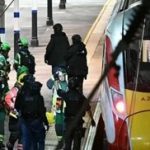 حمله با چاقو به یک قطار/ ۱۰ نفر زخمی شدند