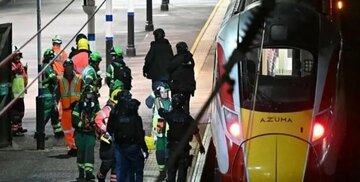 حمله با چاقو به یک قطار/ ۱۰ نفر زخمی شدند