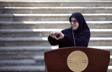 حمله روزنامه اصولگرا به فاطمه مهاجرانی/ دولت هرچه سریعتر این سخنگو را تغییر دهد/ رفتار او برای فضای اینستاگرام خوب است نه فضای رسمی