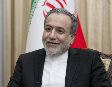 خبرنگار اکونومیست به عراقچی: چرا اکنون، پس از حمله اخیر،حرف ترامپ را جدی نمی‌گیرید  و نمی‌گویید «به تهران بیا، بیایید توافق کنیم»؟ وزیر خارجه پاسخ داد