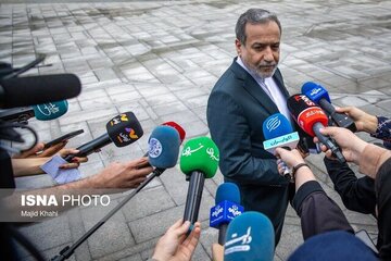 دیدار معاون وزیر خارجه فیلیپین با عراقچی