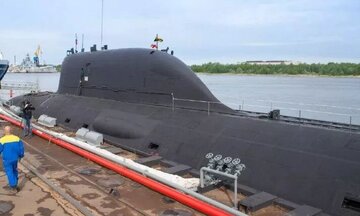 زیردریایی هسته‌ای سنگین روسیه با قابلیت حمل موشک‌ها و اژدرهای راهبردی به آب انداخته شد