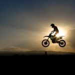 سانحه تلخ در پیست موتورکراس برای دختر موتورسوار