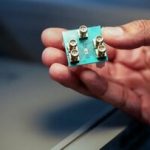 سریع‌تر از پردازنده‌های معمولی، با مصرف انرژی ناچیز! / نخستین تراشه مایکروویوی جهان ساخته شد