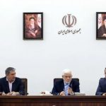 عارف: مدیری که در مسیر مخالف تصمیمات دولت است نمی‌تواند به عنوان مدیر ارشد دولت باقی بماند/ کسری بودجه ریشه تورم در کشور است