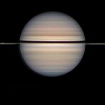 عکس روز ناسا از عبور قمرهای یخی از مقابل حلقه‌های زحل