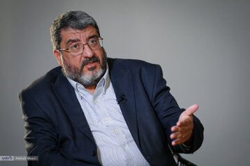 فواد ایزدی: باید حضور نرم‌مان در آمریکا را بیشتر کنیم/ اگر یک کاندیدایی در غرب پرچم فلسطین را بلند کند از سوی مردمشان به عنوان شهردار انتخاب می‌ شود