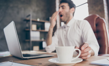قهوه چگونه باعث خواب آلودگی می‌شود؟