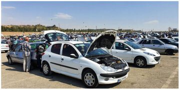 قیمت خودرو در بازار آزاد پنج‌شنبه ۶ آذرماه / ۲۰۷ در آستانه میلیاردی شدن