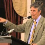 مایکل جونز: رواج بی حجابی در ایران، نقشه سازمان سیا است