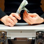 معامله صوری و مجازات آن چیست؟/ انتقال دارایی به دیگری برای فرار از دین