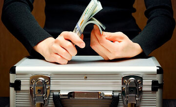 معامله صوری و مجازات آن چیست؟/ انتقال دارایی به دیگری برای فرار از دین