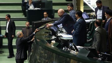 معماریان: کسری بودجه غیرقابل تامین ۴۰۰ هزار میلیارد تومان خواهد شد / دولت باید برای افزایش حقوق مناسب کارمندان تدبیری بیابد