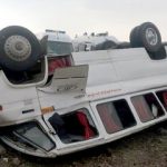واژگونی مینی‌بوس حادثه ساز شد/ آمار مصدومان