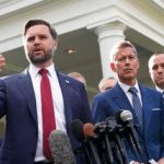 ونس به کنگره هشدار داد: این نمایش مسخره را تمام کنید