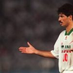 چشمانم را می‌بندم و می‌گویم علی دایی!