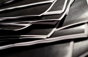 انتشار اسناد مجرم جنسی آمریکا؛ کلینتون در استخر دیده شد، ترامپ روی اسناد سیاه!/ عکس