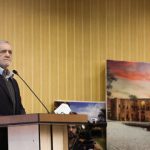 انتقاد تند روزنامه هم میهن از پزشکیان: احزاب و شخصیتها را دور هم جمع می کنید که نمایش بدهید حرف تان را شنیدم/ خیلی زود تنها شدید آقای رئیس جمهور!