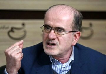 انتقاد تند نماینده مجلس از قانون گذاران موازی در حاکمیت؛ تمام اختیارات مجلس را به جاهای دیگر بردند و تصمیم‌گیری می‌کنند/مجلس دارد نابود می شود