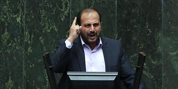 انتقاد رئیس فراکسیون کارگری مجلس از عدم توازن تورم و دستمزد کارگران/ روز به روز سفره کارگران در حال کوچک‌تر شدن است