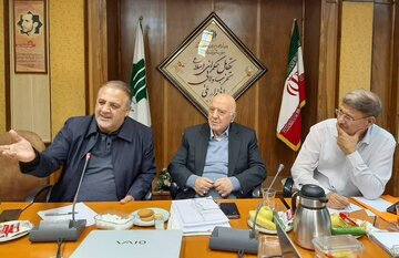 باید منافع ملی را به منافع شخصی ترجیح دهیم