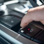 ترمز دستی برقی چگونه کار میکند؟