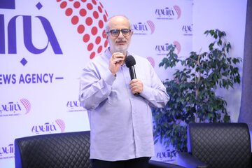 حسام الدین آشنا: توییتر و فیسبوک متهم ۸۸ هستند/  در عرض یک شب تا صبح، ایران می‌تواند بسته ترین اینترنت جهان شود