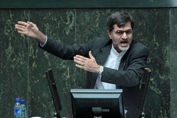 حمله کوچک‌زاده به وزیر جهاد کشاورزی/ آقای پزشکیان می‌توانند با کنار گذاشتن یک وزیر ناتوان، در کارنامه خود حرکت درخشانی ثبت کنند