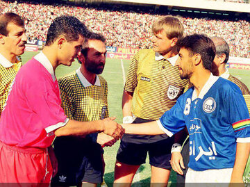 دربی چهل‌ویکم؛ کمکِ بهترین داور جهان به استقلالی‌ها