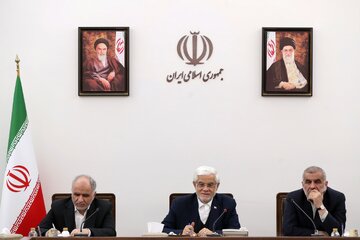 روایت عارف از مطالبه مردم درباره بانک آینده/ سال ها مردم بانک آینده را حیاط خلوتی امن برای برخی افراد می دانستند اما…