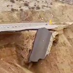 ریزش دلهرهآور این جاده مهم در اثر بارشها؛ نقاط ریخته شده مشخص نیست