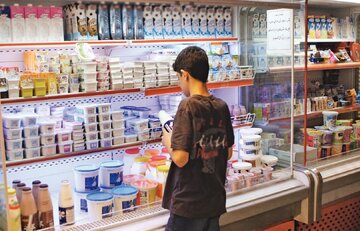 سرانه مصرف لبنیات در ایران در یک دهه ۸۰ کیلو کاهش داشته است