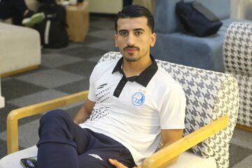 صدای اعتراض کاپیتان استقلال بلند شد؛ هر هفته پنالتی ما را نمی‌گیرند