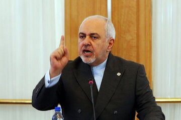 طعنه سنگین ظریف به مقام عرب درباره بحرین: کسی برای قلمرو خود به دادگاه بین‌المللی مراجعه نمی‌کند