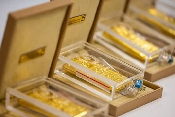 طلا به شدت سکته کرد/ قیمت جدید طلای جهانی امروز ۴ دیماه ۱۴۰۴