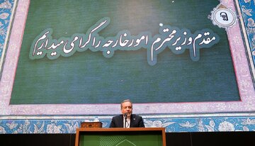 عراقچی در میان ائمه جمعه/ عکس