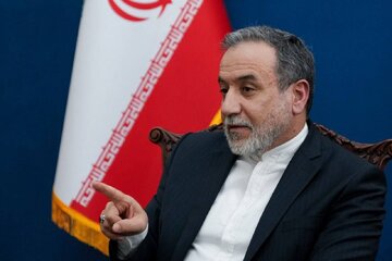 عراقچی: پنجره کوچکی باز شدهاست / تمایل بیسابقه دوستان مشترک ایران و آمریکا برای تسهیل گفتگو / خویشتنداری را نه دائمی و نه از روی ضعف تلقی نکنید