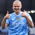 عکس | ارلینگ هالند بابانوئل شد؛ سورپرایز بامزه بچهغول برای کودکان انگلیس