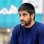 عکس| تابلو عجیب در اتاق علیرضا دبیر در فدراسیون کشتی/ کلاژ آقاتختی با لٌنگ قرمز!