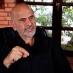 فرشاد مومنی، اقتصاددان در بیمارستان بستری شد