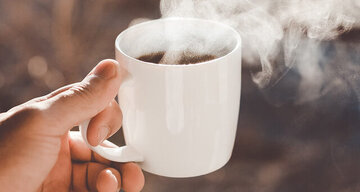 قهوه یا چای؛ کدام برای سلامت استخوانها پس از یائسگی بهتر است؟