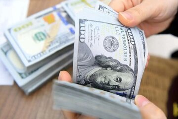 قیمت دلار، یورو و سایر ارزها امروز ۳ دی/ دلار در وضعیت عجیب؛ قیمت از ۱۳۵ هزار تومان بالاتر رفت