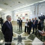 لوکاشنکو هم با ترامپ صلح کرد/ در پی لغو تحریم‌ آمریکا علیه بلاروس، لوکاشنکو ۱۲۳ زندانی سیاسی را آزاد و دیپورت کرد