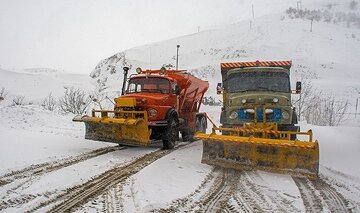 مسدود شدن محورهای این استان در پی بارش برف و باران