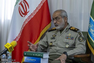 معاون ارتش: در صحنه جنگ، هنر رهبر انقلاب بهعنوان فرمانده استراتژی دشمن را بی اثر کرد/ پوشش کسریهای فناورانه از روز سوم جنگ در دستور کار ارتش بود