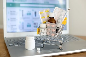 معاون وزیر بهداشت از دلایل کمبود دارو می گوید/ چاره ای جز اصلاح قیمت نداریم