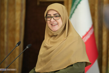 مهاجرانی: نمی‌شود مردان بنشینند و درباره موضوعات اجتماعی به تنهایی تصمیم بگیرند/ بیان داستان «فیل در اتاق تاریک» درباره خطا در سیاستگذاری