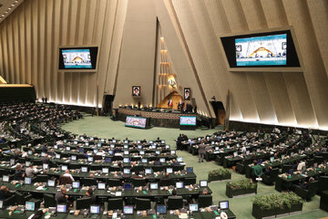 نماینده ملایر: فرهنگ را کوچک کنیم، کشور را بی‌دفاع کرده‌ایم