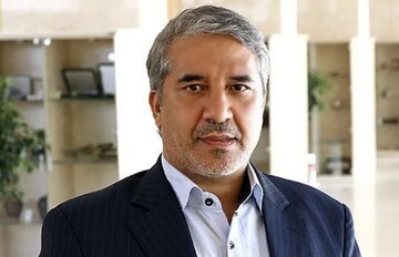 هشدار عضو کمیسیون اقتصادی مجلس درباره روند منجر به افزایش فشار اقتصادی بر کف جامعه/ استیضاح همتی قیمت دلار را پایین نیاورد که هیچ بالا هم برد!